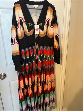 L'ATISTE Black Multicolor Retro Wave Pleated Midi Dress